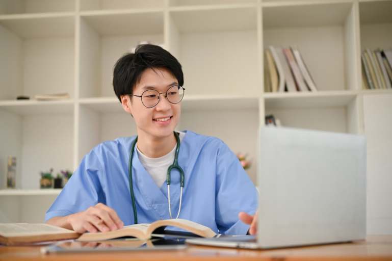The Best Online RN-to-MSN Programs in 2025